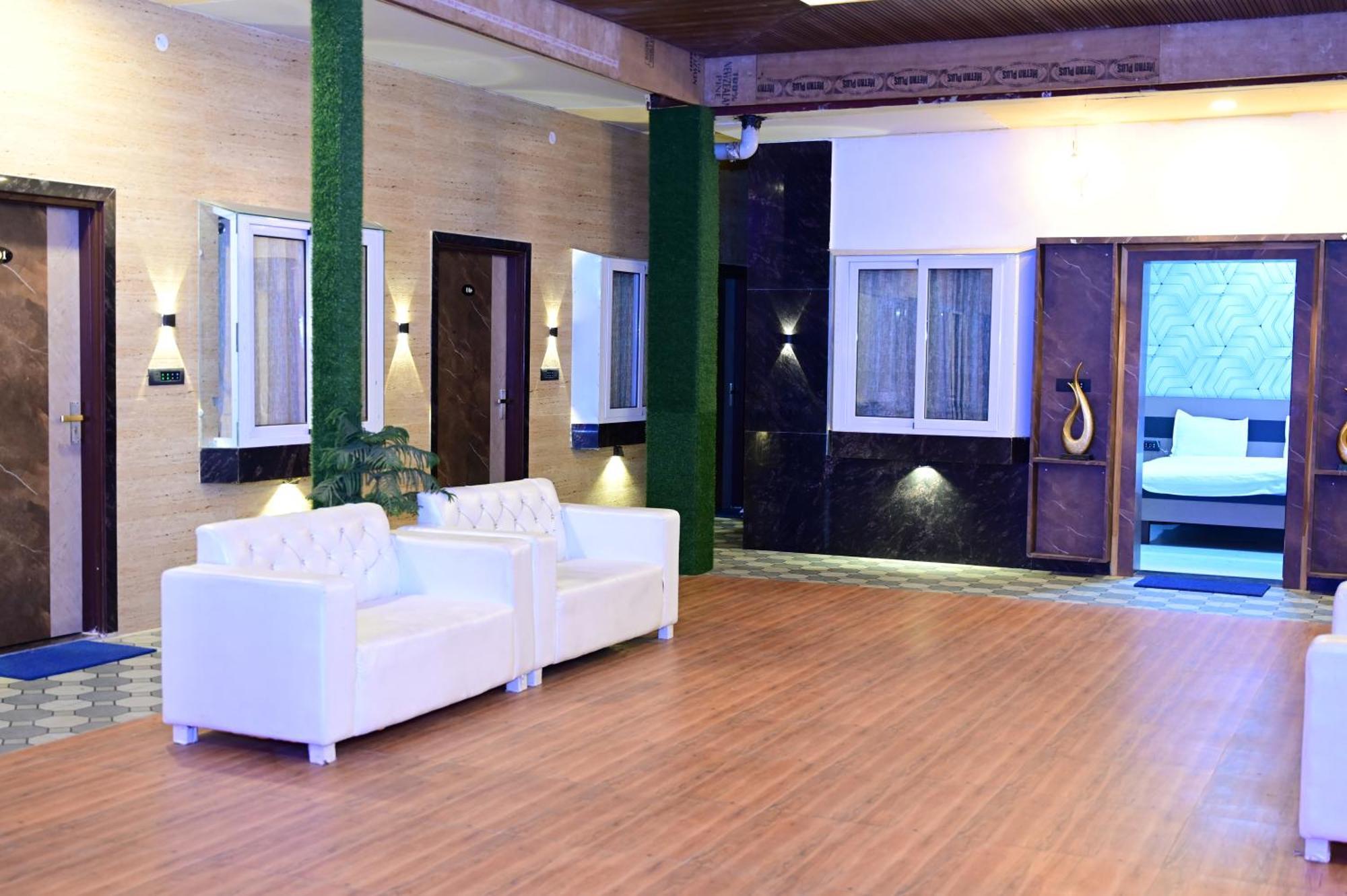 Hotel Sparsh Canopy 2*